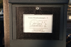 Der gespendete Briefkasten wurde im November 2022 angebracht, nachdem der Verein Wendlanddampf e.V. zuvor im Februar gegründet wurde.  Die ehrenamtlichen Arbeiten wurden seitdem wieder intensiviert.
