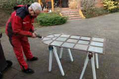 Restaurierung der historischen Fenster aus dem ehemaligen Sägewerk Müller in Lüchow, wo die Dampfmaschine im Einsatz war.