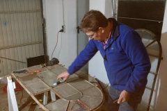 Restaurierung der historischen Fenster aus dem ehemaligen Sägewerk Müller in Lüchow, wo die Dampfmaschine im Einsatz war.