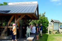 Präsentation der laufenden Dampfmaschine