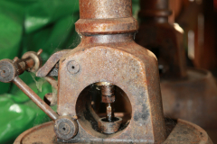 Zwischenlagerung der Dampfmaschine mit den Einzelteilen in Reetze bei Siegfried Treichel